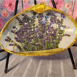 DECOUPAGE CLAM SHELL DECOUPAGE LAVENDER FLOWERS ON A CLAM SHELL TRINKET DISH